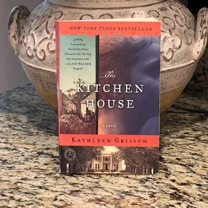 The Kitchen House paperback book by Kathleen Grissom